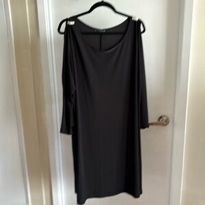Tunic dress with 3/4 sleeve and cutouts